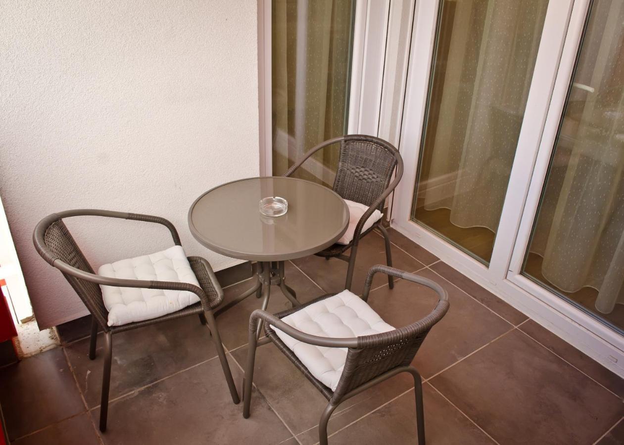 Amber Studio Oradea Apartamento Exterior foto