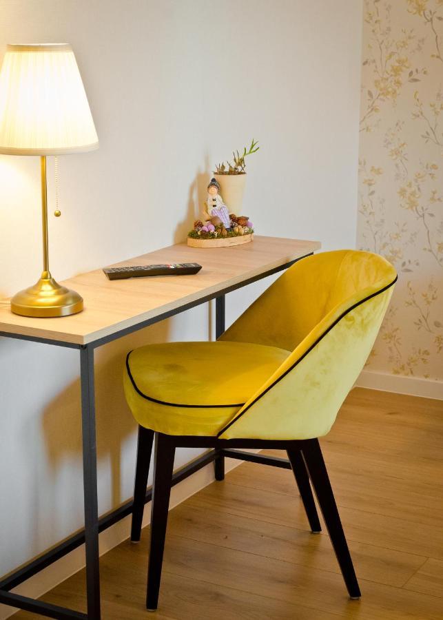 Amber Studio Oradea Apartamento Exterior foto