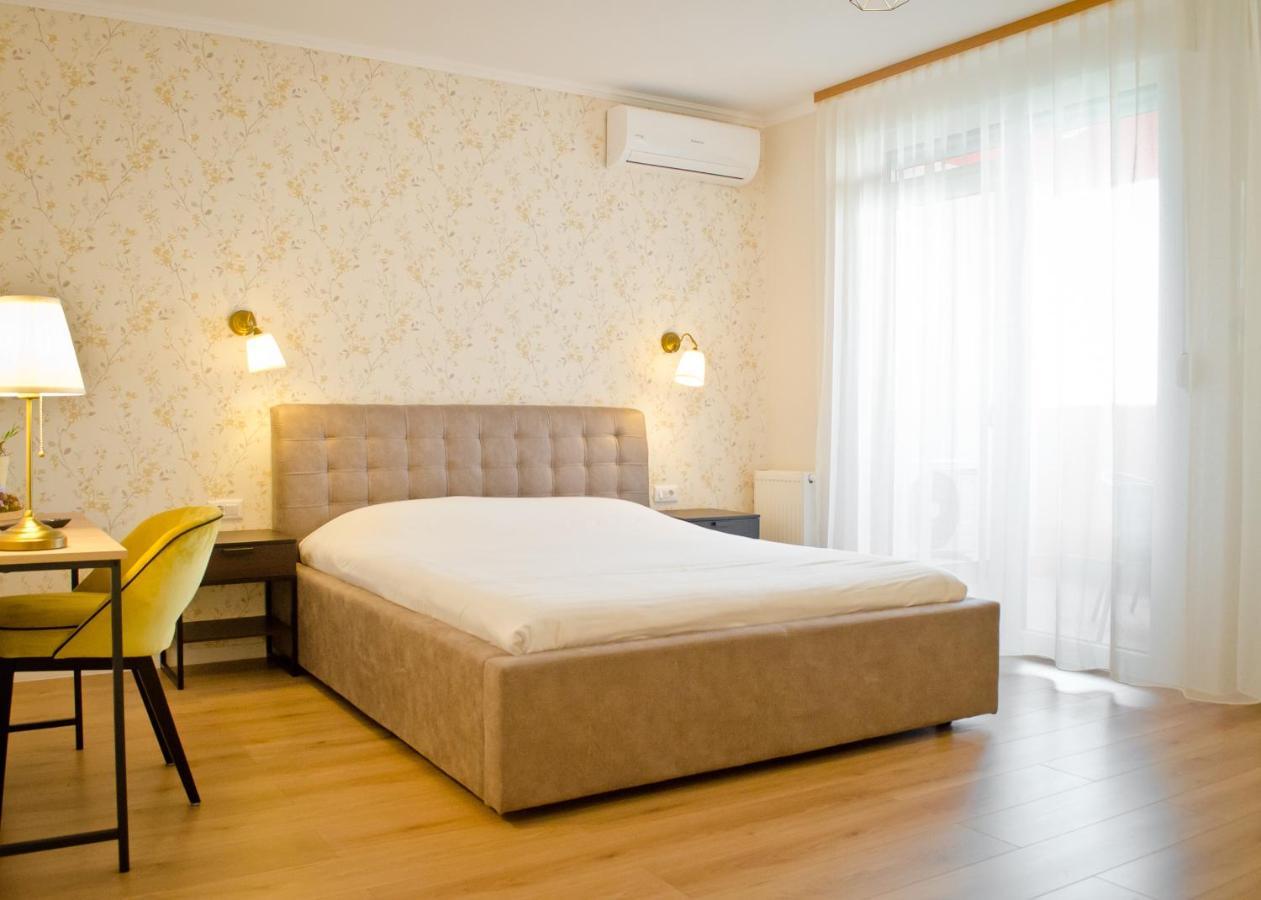 Amber Studio Oradea Apartamento Exterior foto