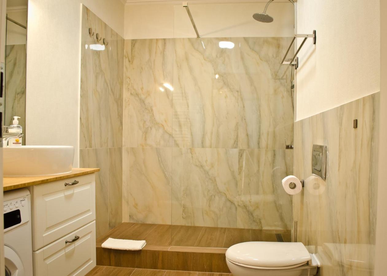 Amber Studio Oradea Apartamento Exterior foto