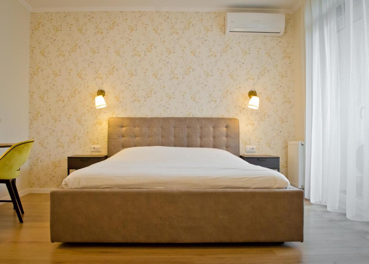 Amber Studio Oradea Apartamento Exterior foto